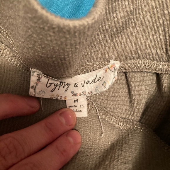 Gypsy and jade flowy shorts - Picture 2 of 2